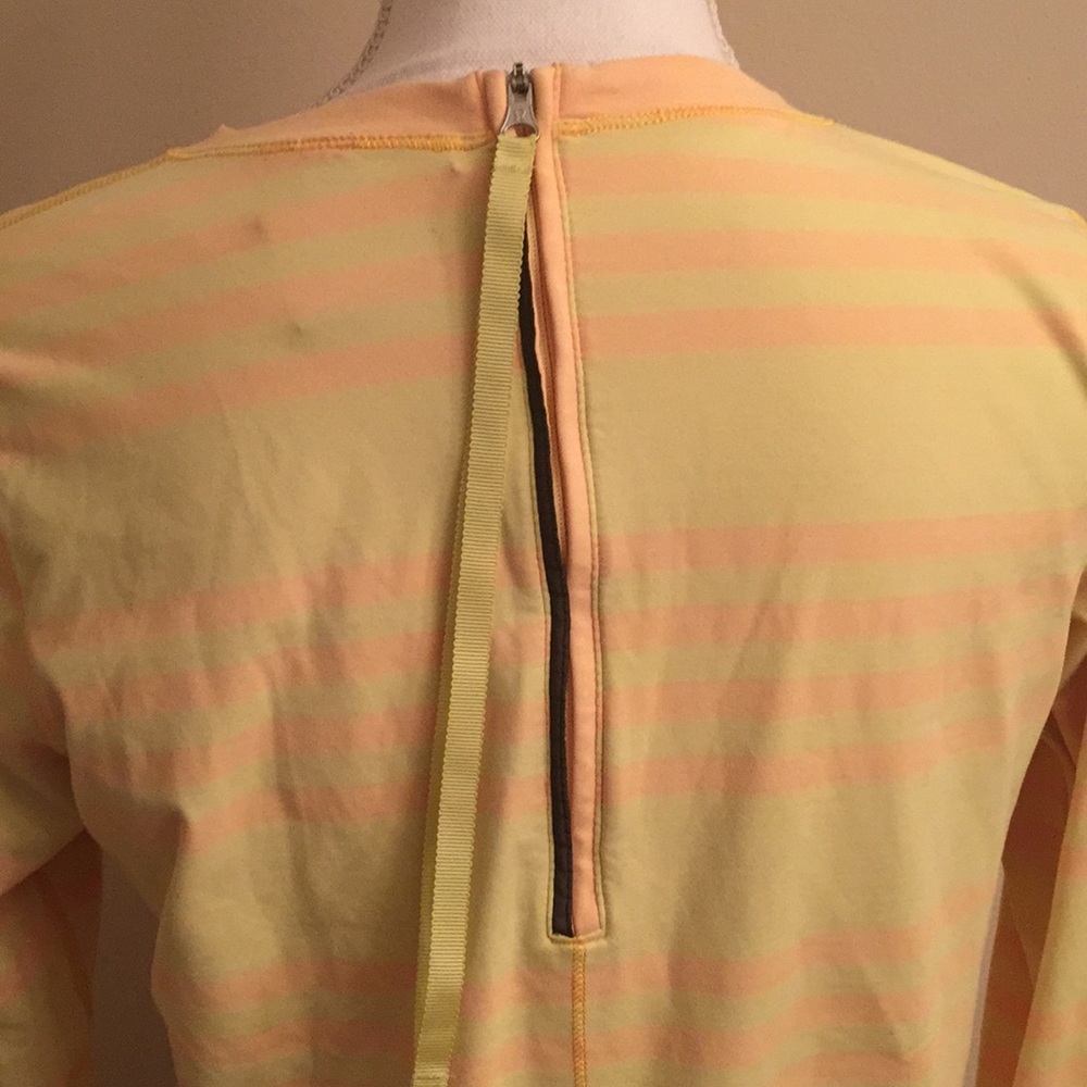 Lululemon cropped pullover - Picture 4 of 4